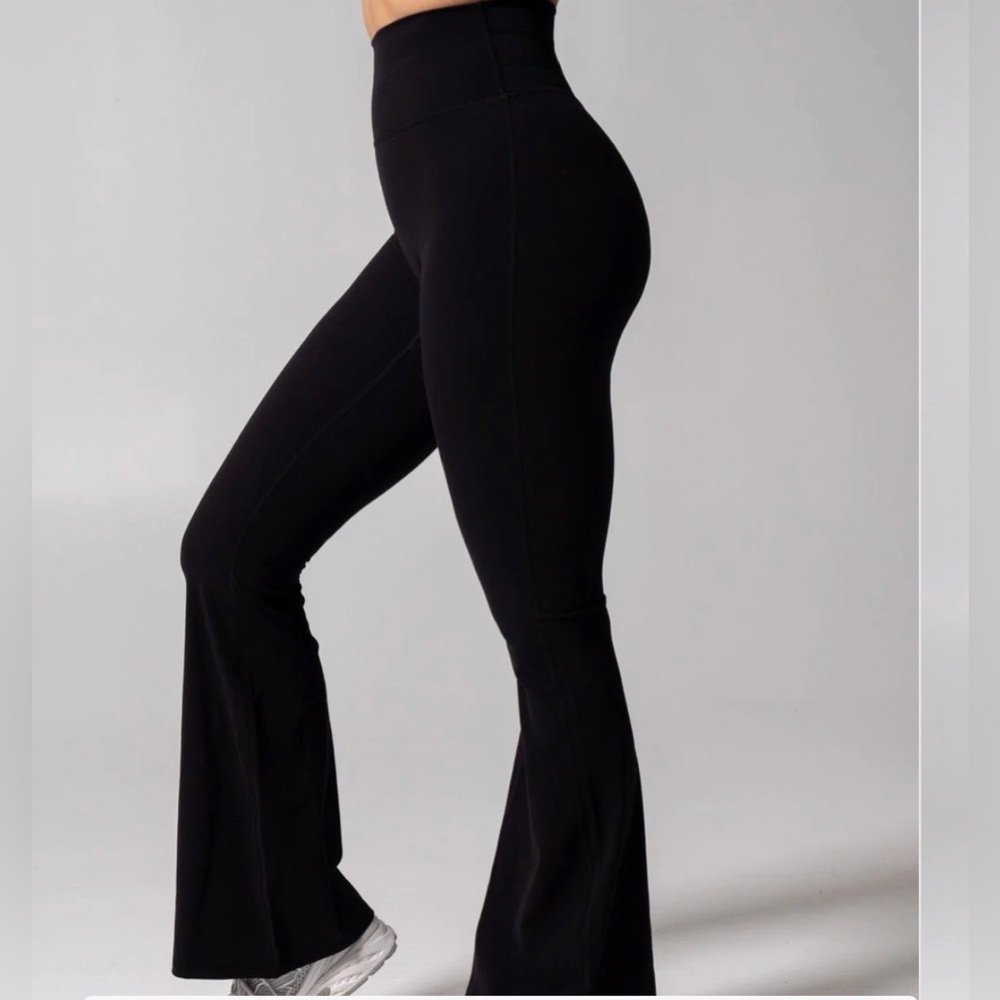 Buffbunny Legacy Flare High-Rise Black Flare Active Leggings